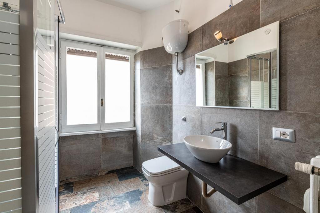 Policlinico Tiburtina Con Balcone Panoramico E Bagno Privato Accommodatie bij particulieren